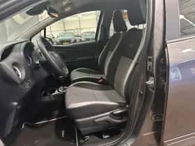 Toyota Yaris (2020) thumbnail 23