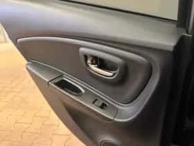 Toyota Yaris (2020) thumbnail 24