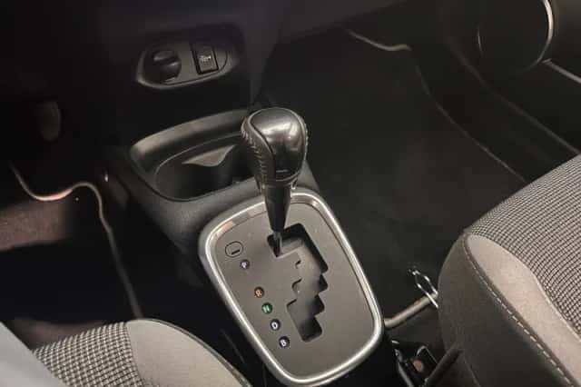 Toyota Yaris (2020) thumbnail 8