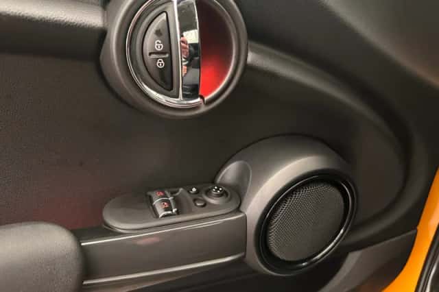 MINI Mini (2016) thumbnail 25