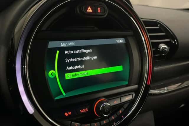 MINI Clubman (2018) thumbnail 4