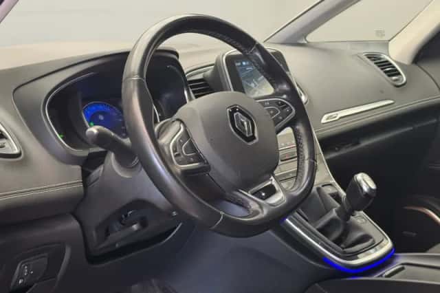Renault Scénic (2018) thumbnail 2
