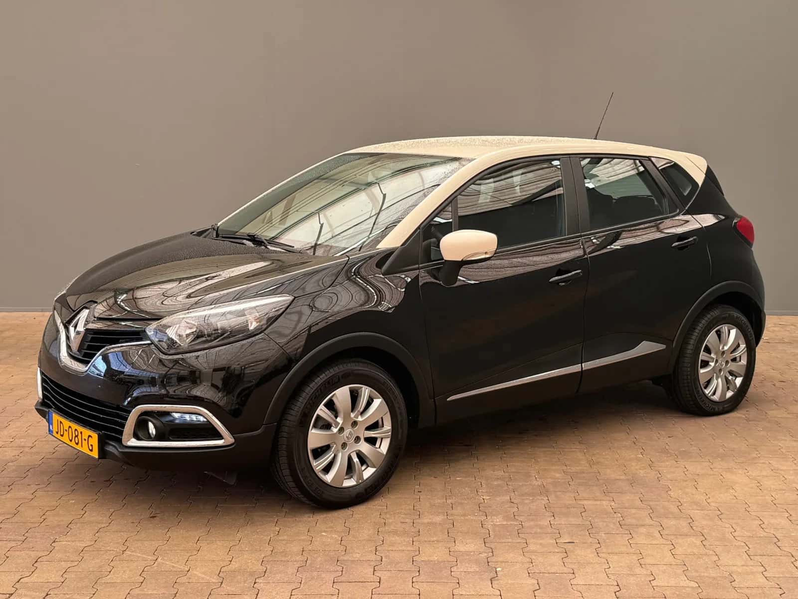 Renault Captur (2016) — foto 1