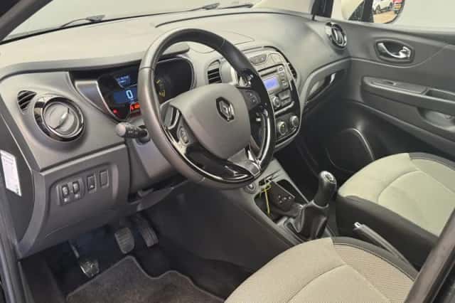 Renault Captur (2016) thumbnail 2