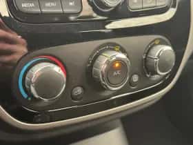Renault Captur (2016) thumbnail 11