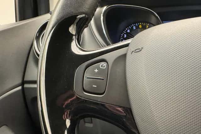Renault Captur (2016) thumbnail 15