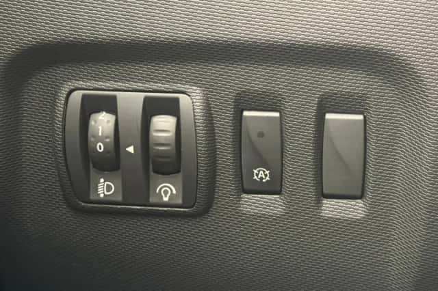 Renault Captur (2016) thumbnail 16