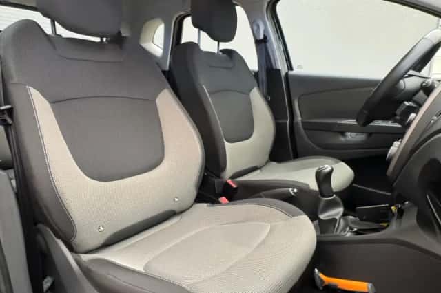 Renault Captur (2016) thumbnail 20