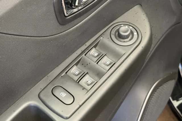 Renault Captur (2016) thumbnail 8