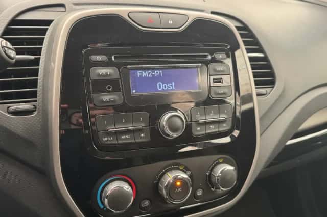 Renault Captur (2016) thumbnail 10