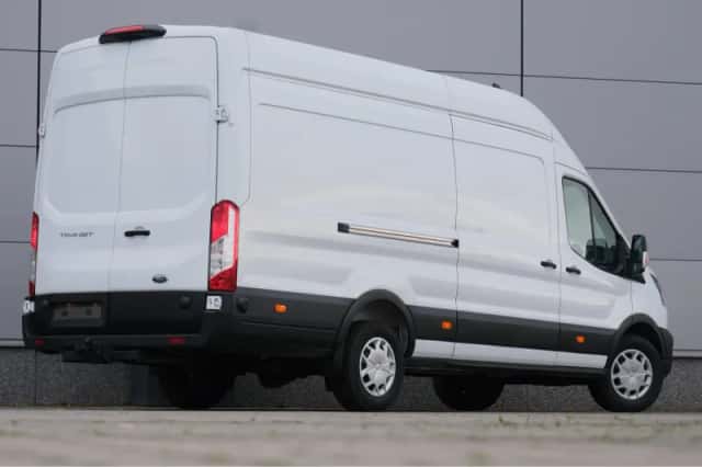 Ford Transit (2024) thumbnail 2