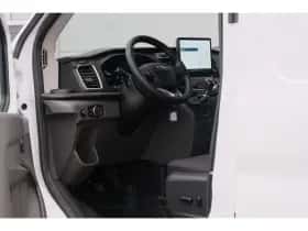 Ford Transit (2024) thumbnail 3