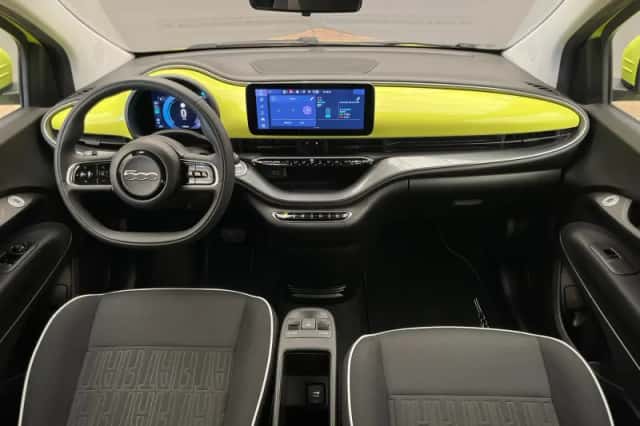 Fiat 500e (2024) thumbnail 3