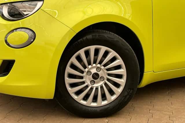 Fiat 500e (2024) thumbnail 5