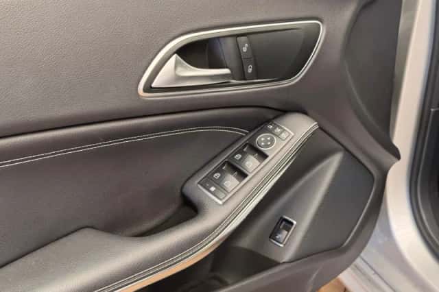 Mercedes-Benz CLA-Klasse (2015) thumbnail 19