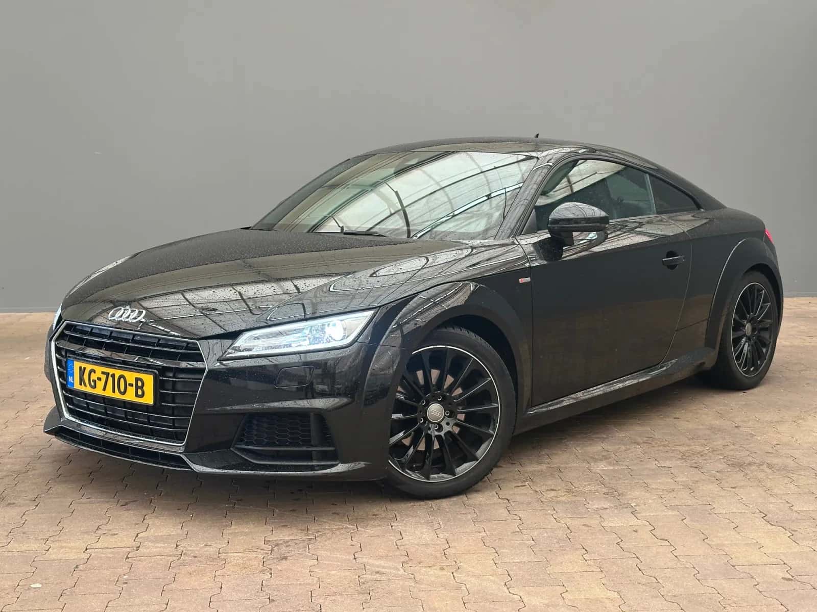 Audi TT (2015) — foto 1