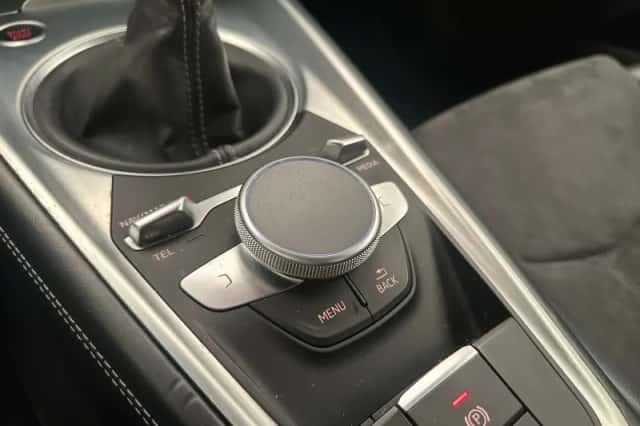 Audi TT (2015) thumbnail 15