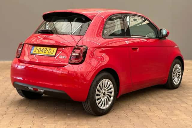 Fiat 500e (2024) thumbnail 2