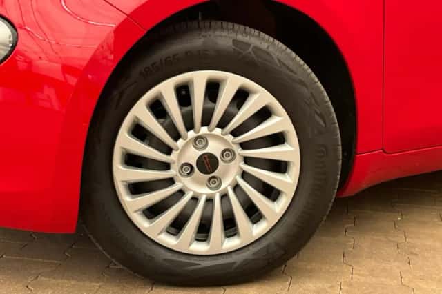 Fiat 500e (2024) thumbnail 12
