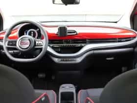 Fiat 500e (2024) thumbnail 3