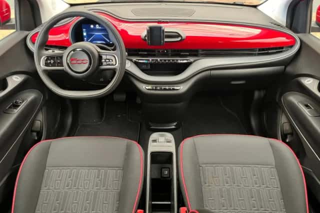 Fiat 500e (2024) thumbnail 4