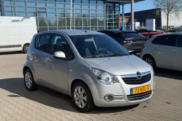 Opel Agila (2009) thumbnail 9