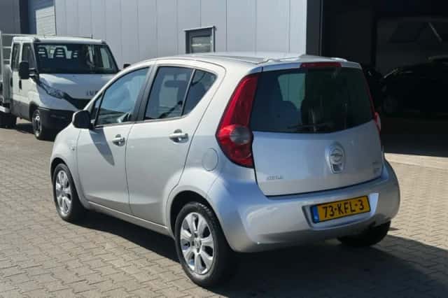 Opel Agila (2009) thumbnail 10