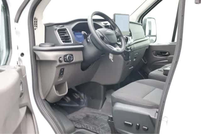 Ford Transit (2024) thumbnail 3