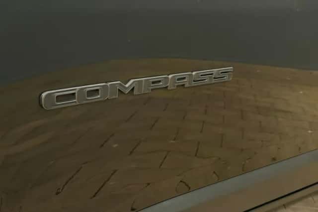 Jeep Compass (2021) thumbnail 4