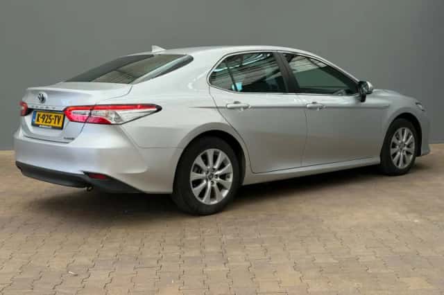 Toyota Camry (2020) thumbnail 2