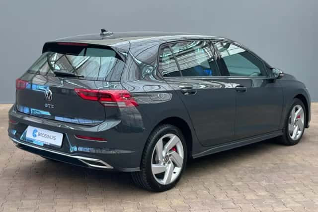 Volkswagen Golf (2022) thumbnail 2