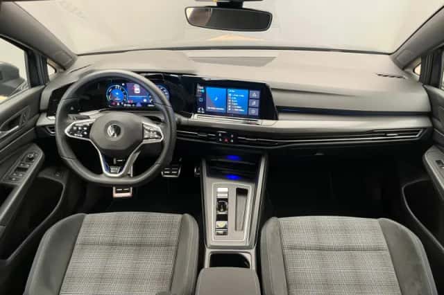 Volkswagen Golf (2022) thumbnail 3