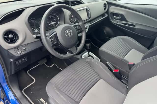 Toyota Yaris (2017) thumbnail 2