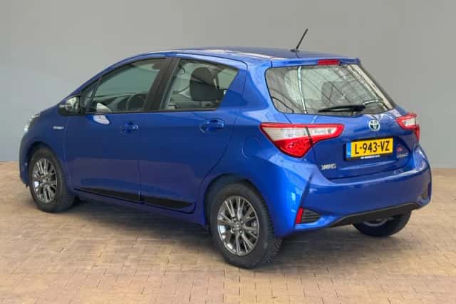 Toyota Yaris (2017) thumbnail 5