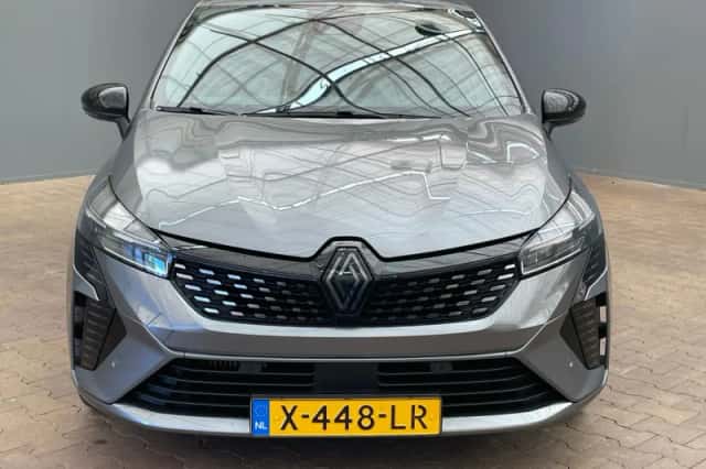 Renault Clio (2023) thumbnail 3