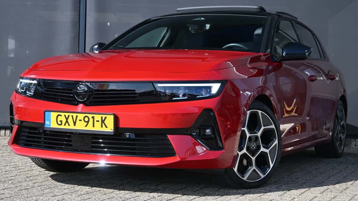 Opel Astra (2024) — foto 1
