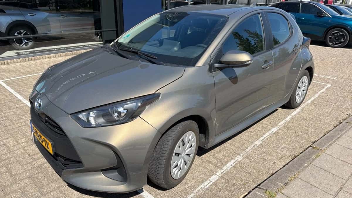 Toyota Yaris (2023) — foto 1