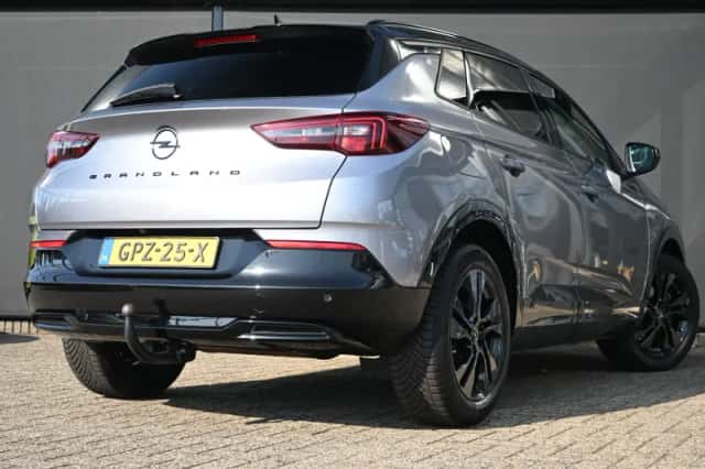 Opel Grandland (2023) thumbnail 2