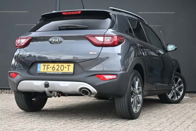 Kia Stonic (2018) thumbnail 2