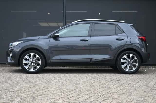 Kia Stonic (2018) thumbnail 3