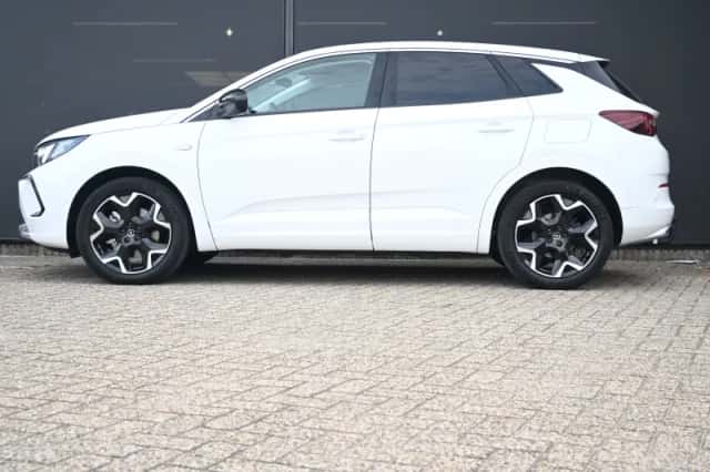 Opel Grandland (2023) thumbnail 2