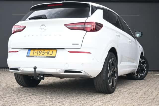 Opel Grandland (2023) thumbnail 4
