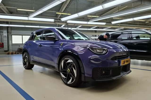 Abarth 600e (2025) thumbnail 2