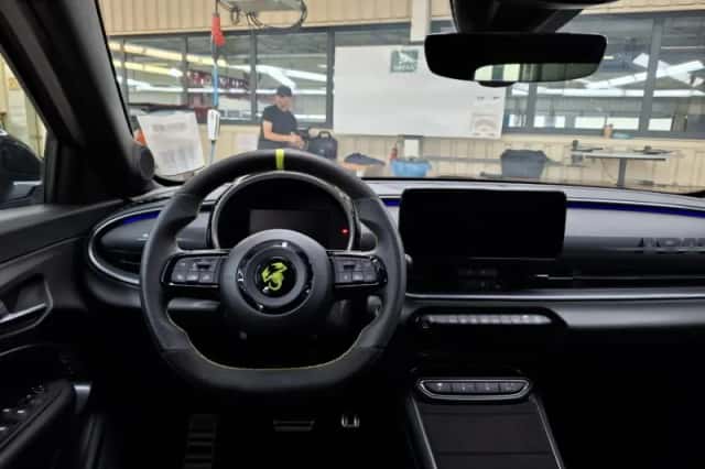 Abarth 600e (2025) thumbnail 4