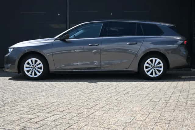 Opel Astra Sports Tourer (2024) thumbnail 3