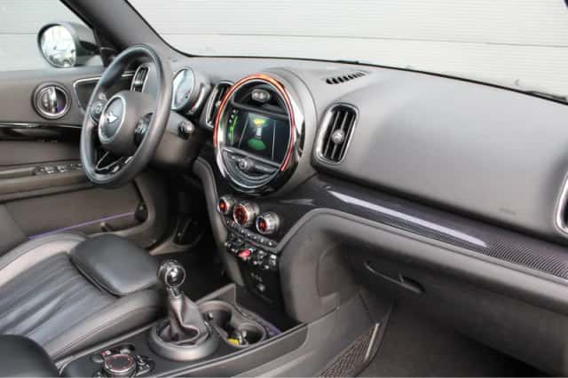 MINI Countryman (2017) thumbnail 3