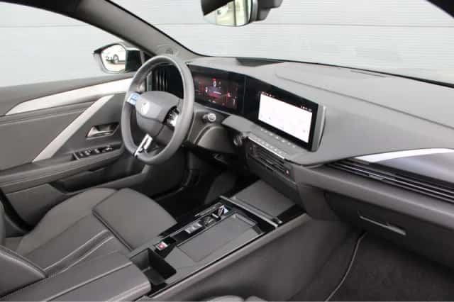 Opel Astra (2025) thumbnail 3