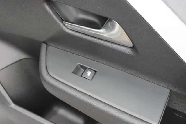 Opel Astra (2025) thumbnail 6