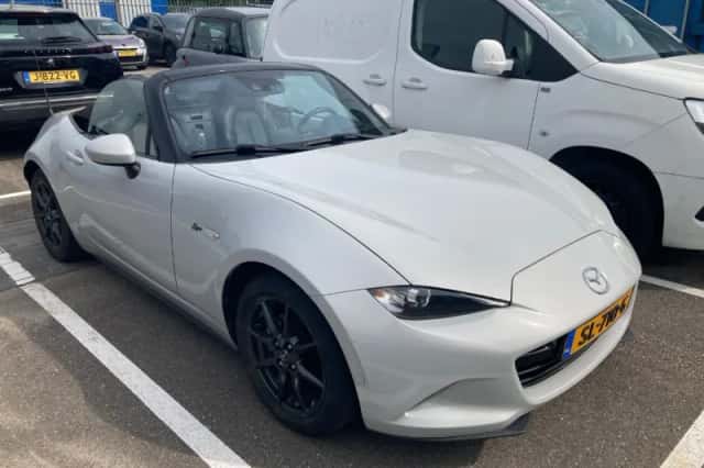 Mazda MX-5 (2018) thumbnail 2
