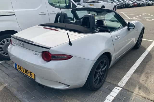 Mazda MX-5 (2018) thumbnail 3